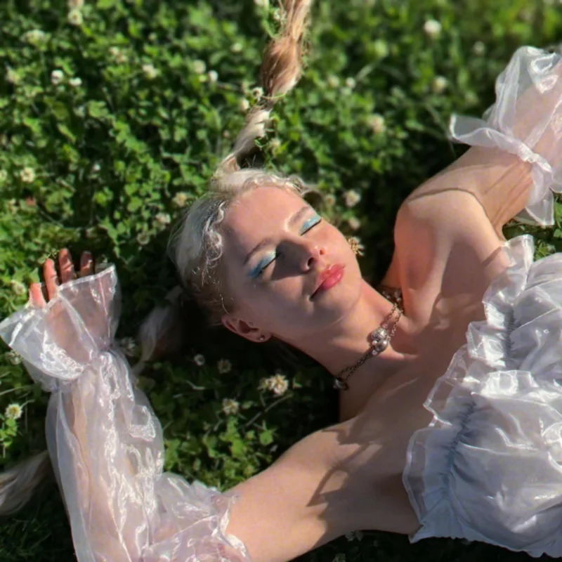Wonderland – Single
